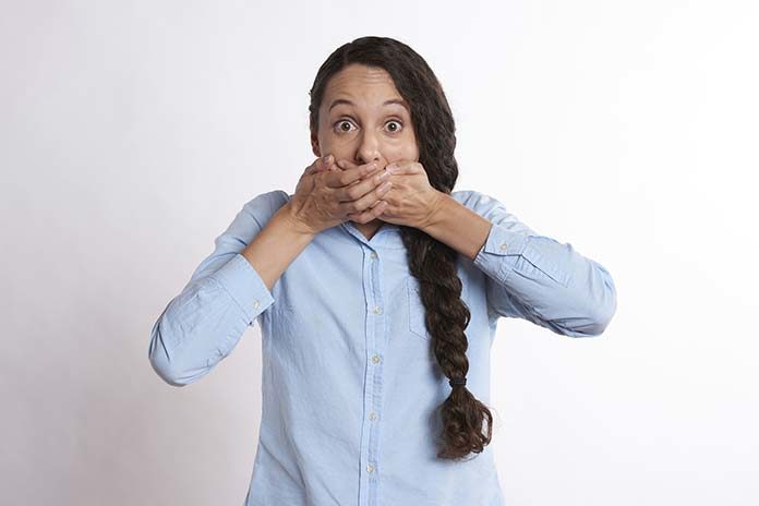 Najczęstsze przyczyny powstawania aft w jamie ustnej