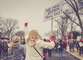 Polakom z wyższym wykształceniem łatwiej o pracę