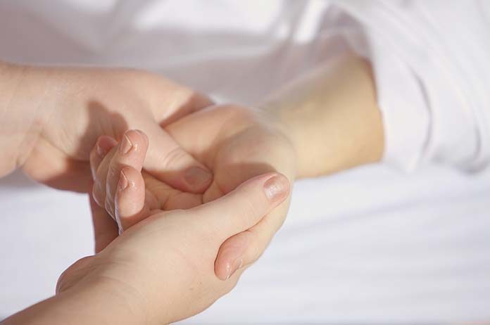 Co oznacza drętwienie palców i jakie są metody leczenia