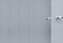 Jakie korzyści przynosi posiadanie systemu alarmowego i monitoringu w firmie