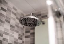 Najnowsze trendy w projektowaniu kabin prysznicowych i wanien