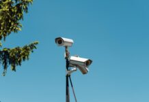 Jakie są najważniejsze funkcje systemów alarmowych i monitoringu?