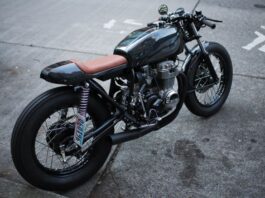 Jak ładować akumulator motocyklowy zimą, żeby wiosną odpalił